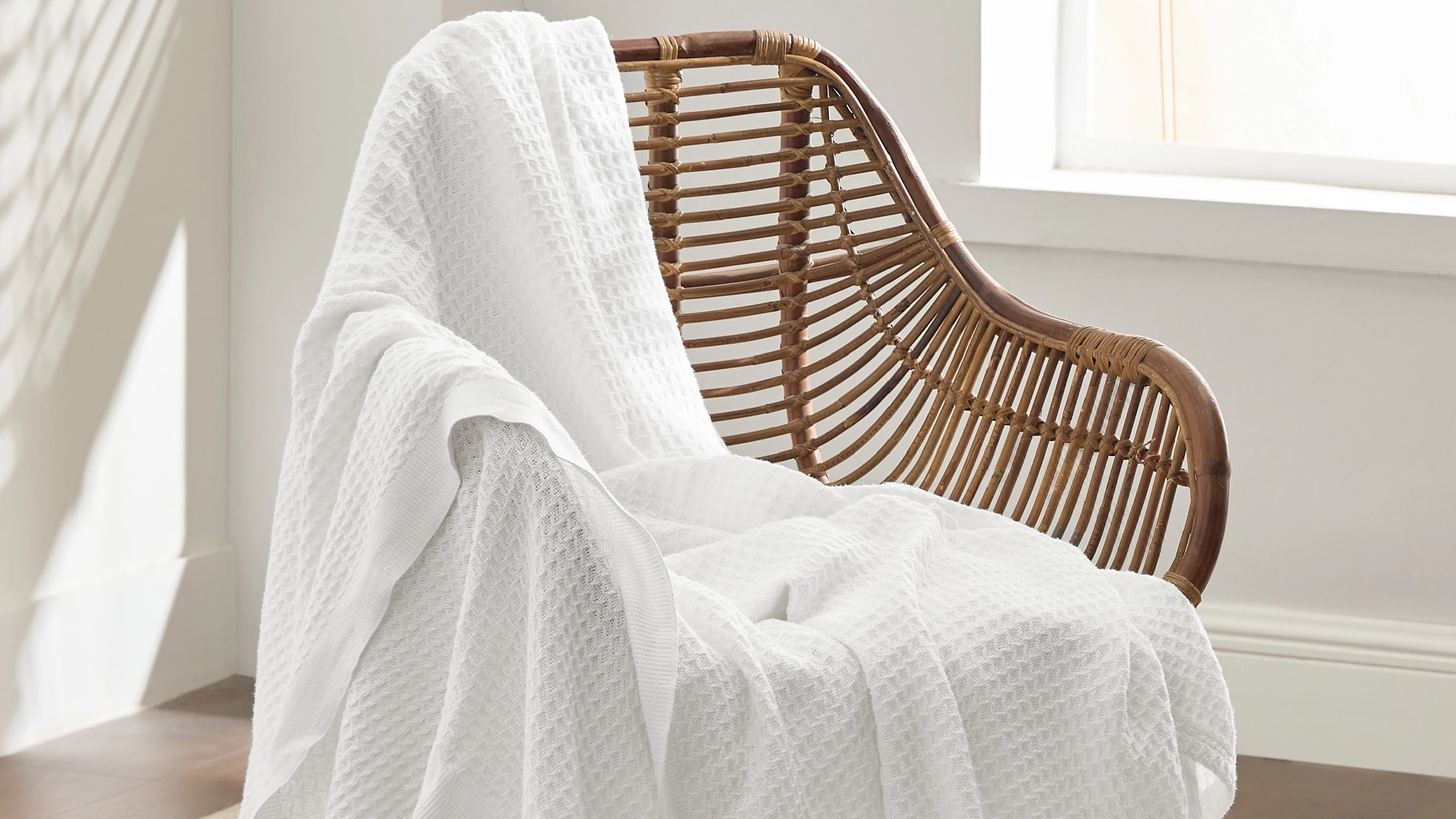 Bedsure 100% Cotton Blankets Queen White - Waffle Weave Blankets for All  Seasons, 90x90 inches