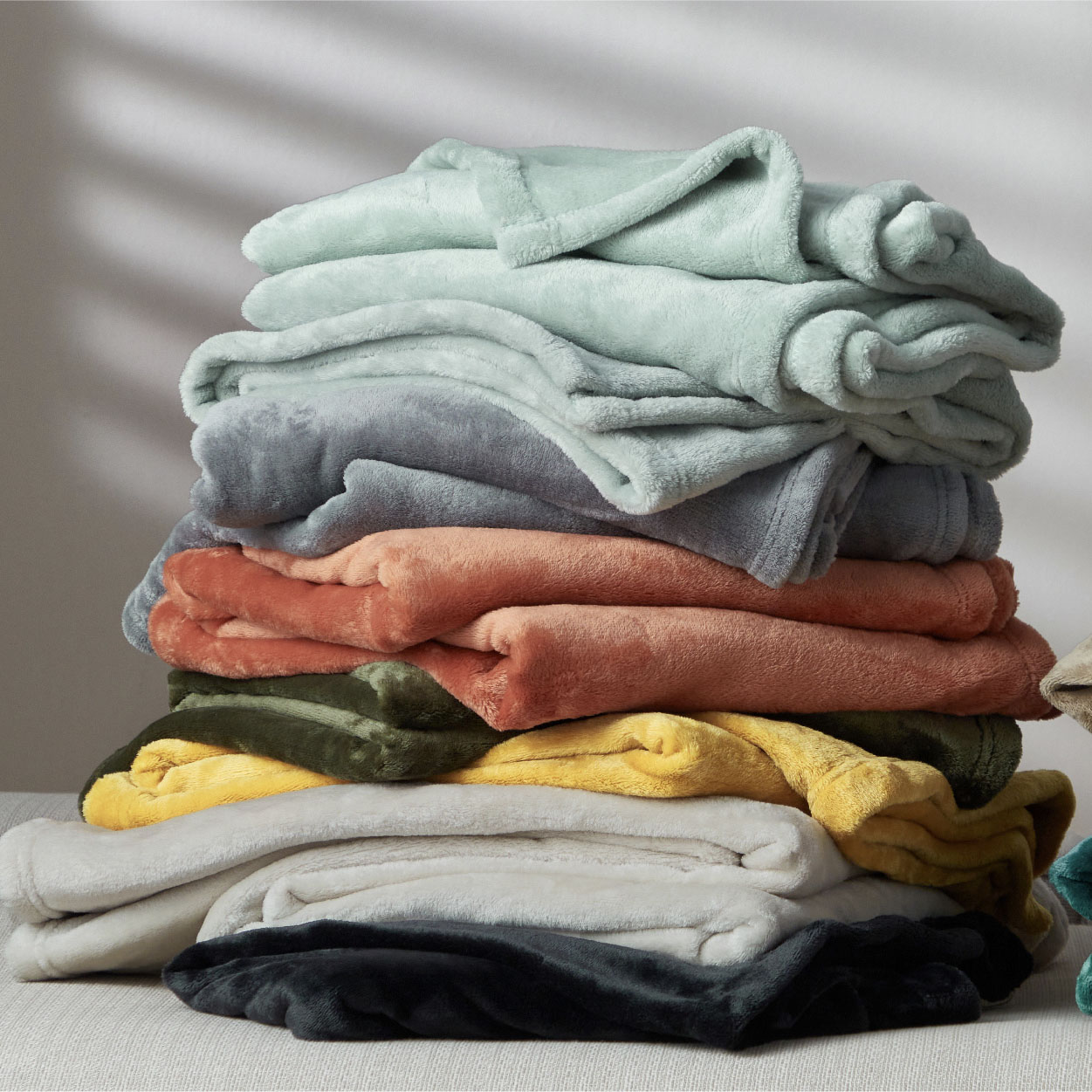 Bedsure Fleece Throw Blanket for Couch Grey - Lightweight Plush