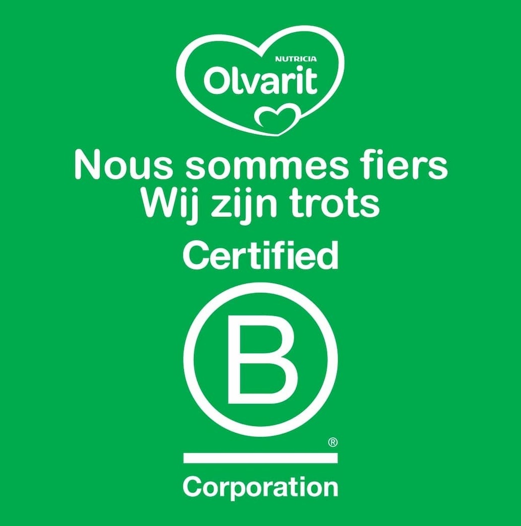 Logo Olvarit avec un cœur, suivi du texte ‘Nous sommes fiers’ en français et ‘Wij zijn trots’ en néerlandais, au-dessus du symbole ‘Certified B Corporation’ sur fond vert.