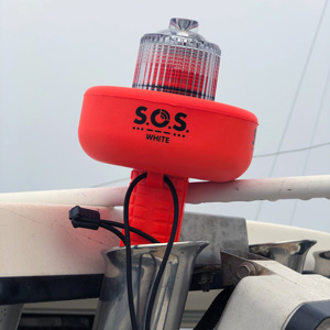 Sirius Signal C-1003 USCG Approved Marine Flare Replacement with Daytime  Distress Flag and Whistle 