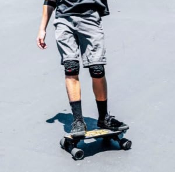 SWAGSKATE NG-3 Electric Skateboard with Kick-Assist